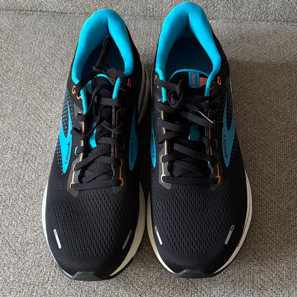 Brooks guiderails Black Running Shoes with Blue Highlights
